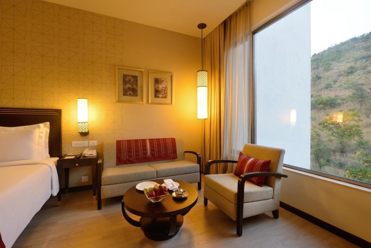 Marasa Sarovar Premiere Tirupati Exterior photo A room at the Taj Bengal