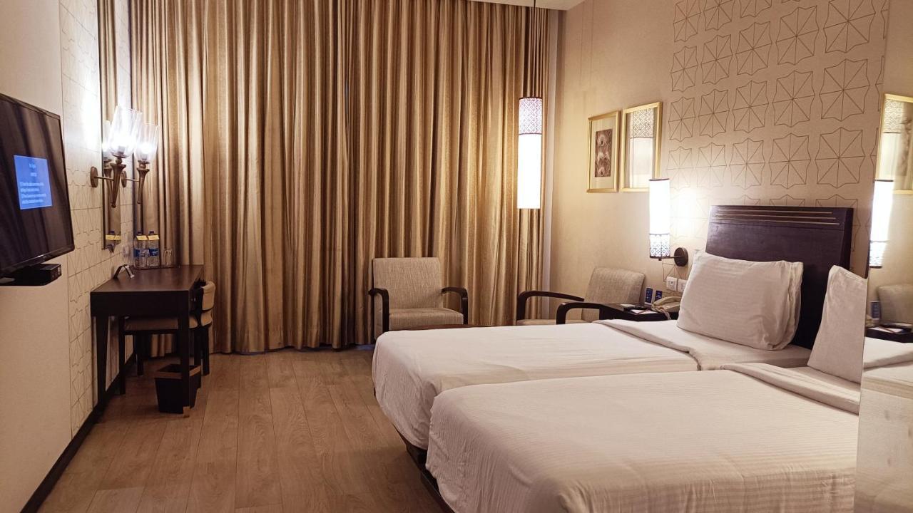 Marasa Sarovar Premiere Tirupati Exterior photo A room at the Taj Bengal