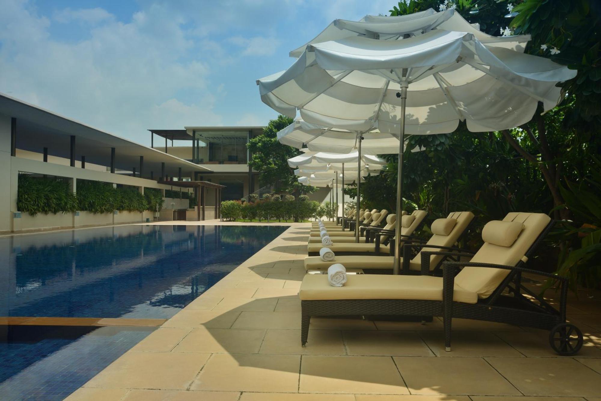 Marasa Sarovar Premiere Tirupati Exterior photo The pool at the Park