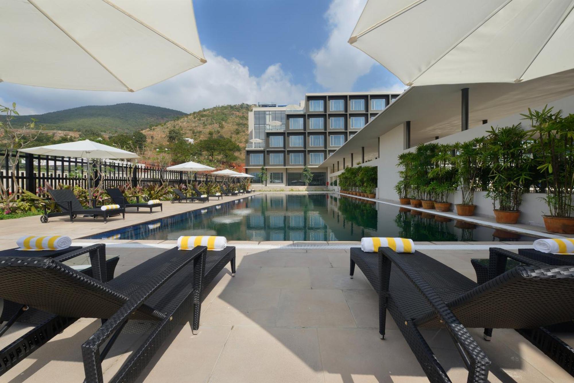 Marasa Sarovar Premiere Tirupati Exterior photo The swimming pool at the hotel
