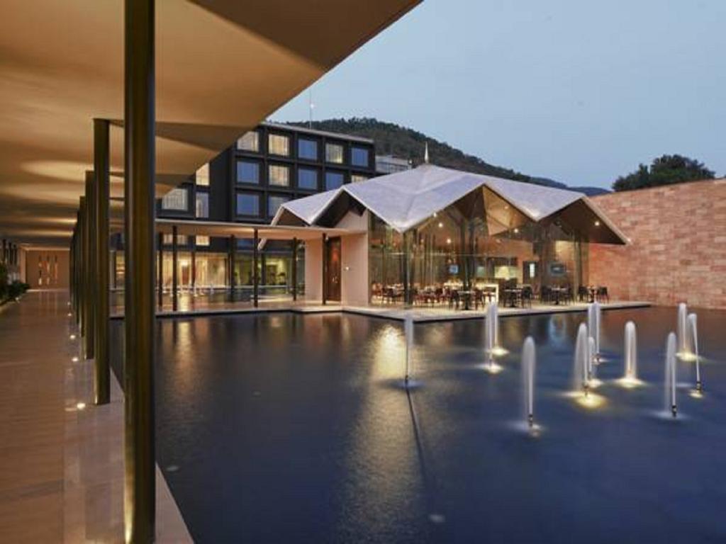 Marasa Sarovar Premiere Tirupati Exterior photo The hotel's lobby