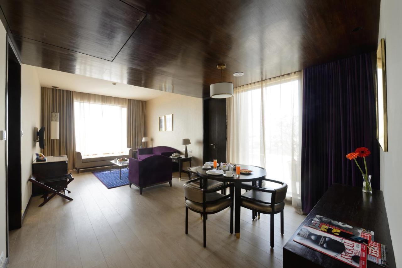 Marasa Sarovar Premiere Tirupati Room photo Suite at the Park