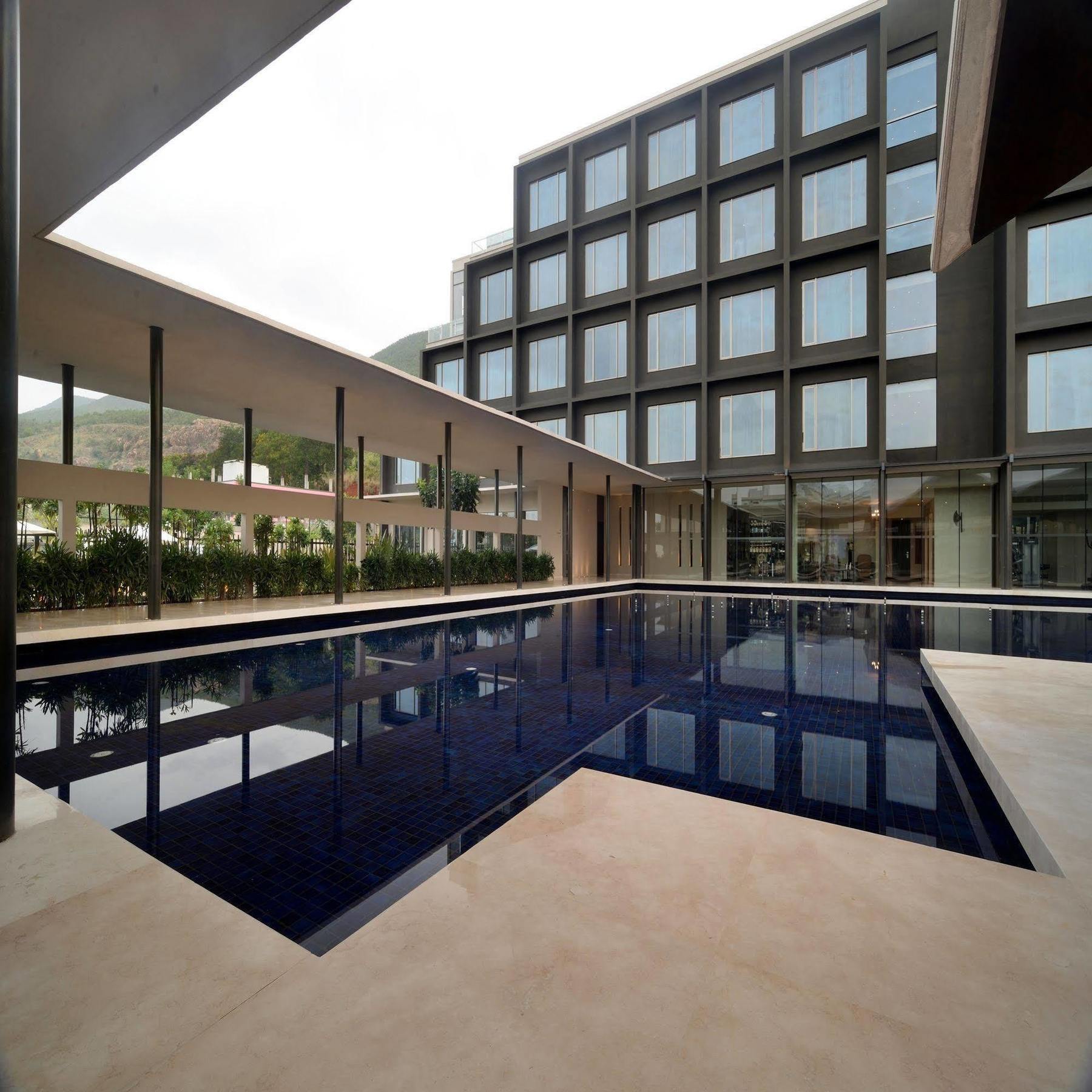 Marasa Sarovar Premiere Tirupati Exterior photo The courtyard of the hotel
