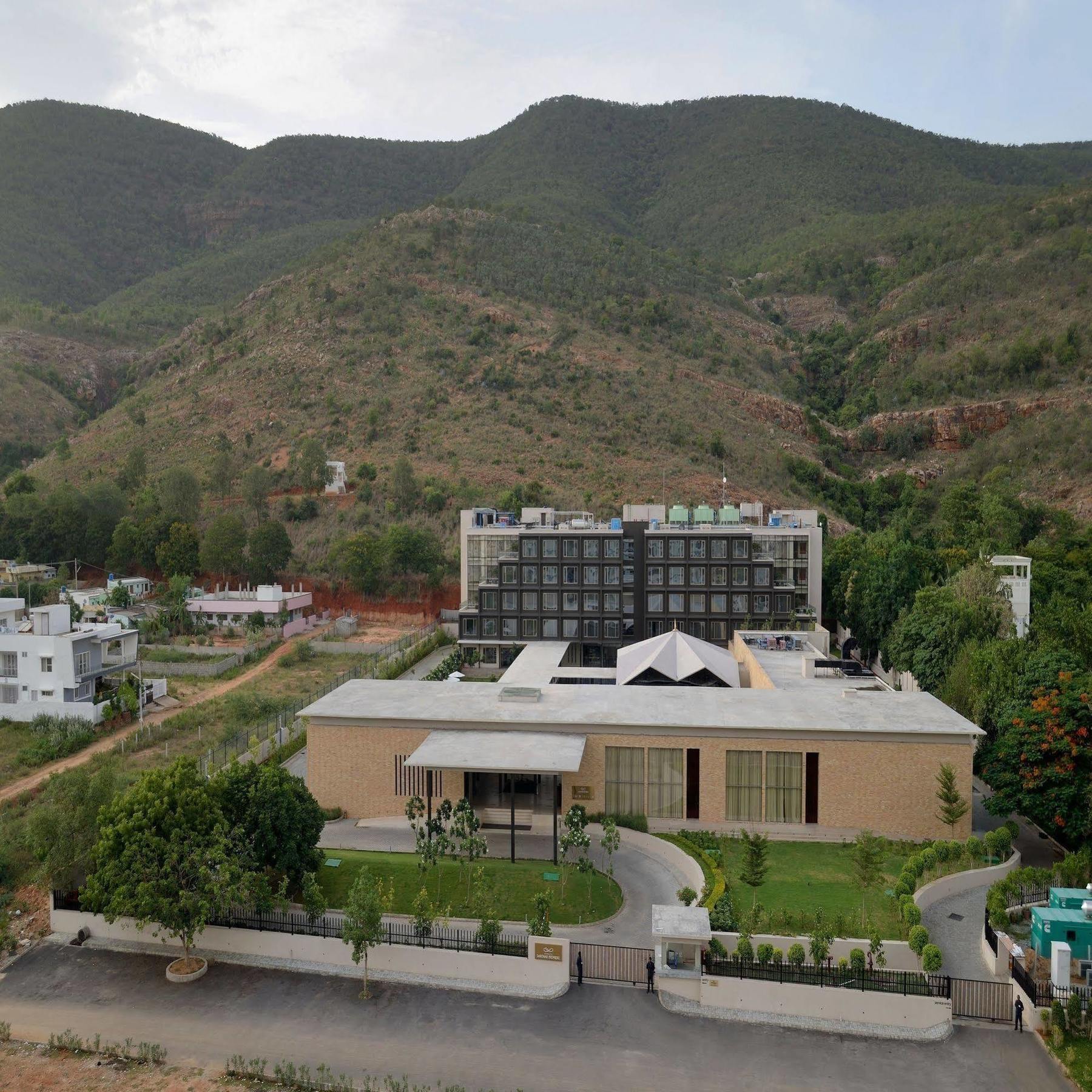 Marasa Sarovar Premiere Tirupati Exterior photo The new building of the University of Patras